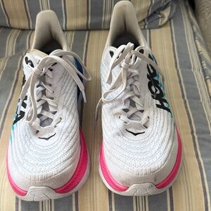 Women's White and Pink HOKA pro fly 91/2